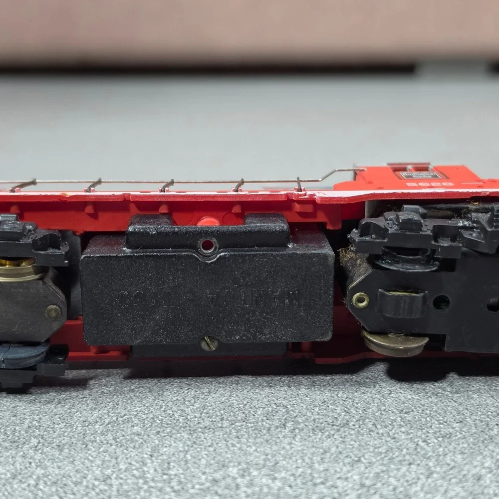 Mantua Tyco‎ GP20 Diesel Locomotive Burlington Route 5628 HO Scale Red Good